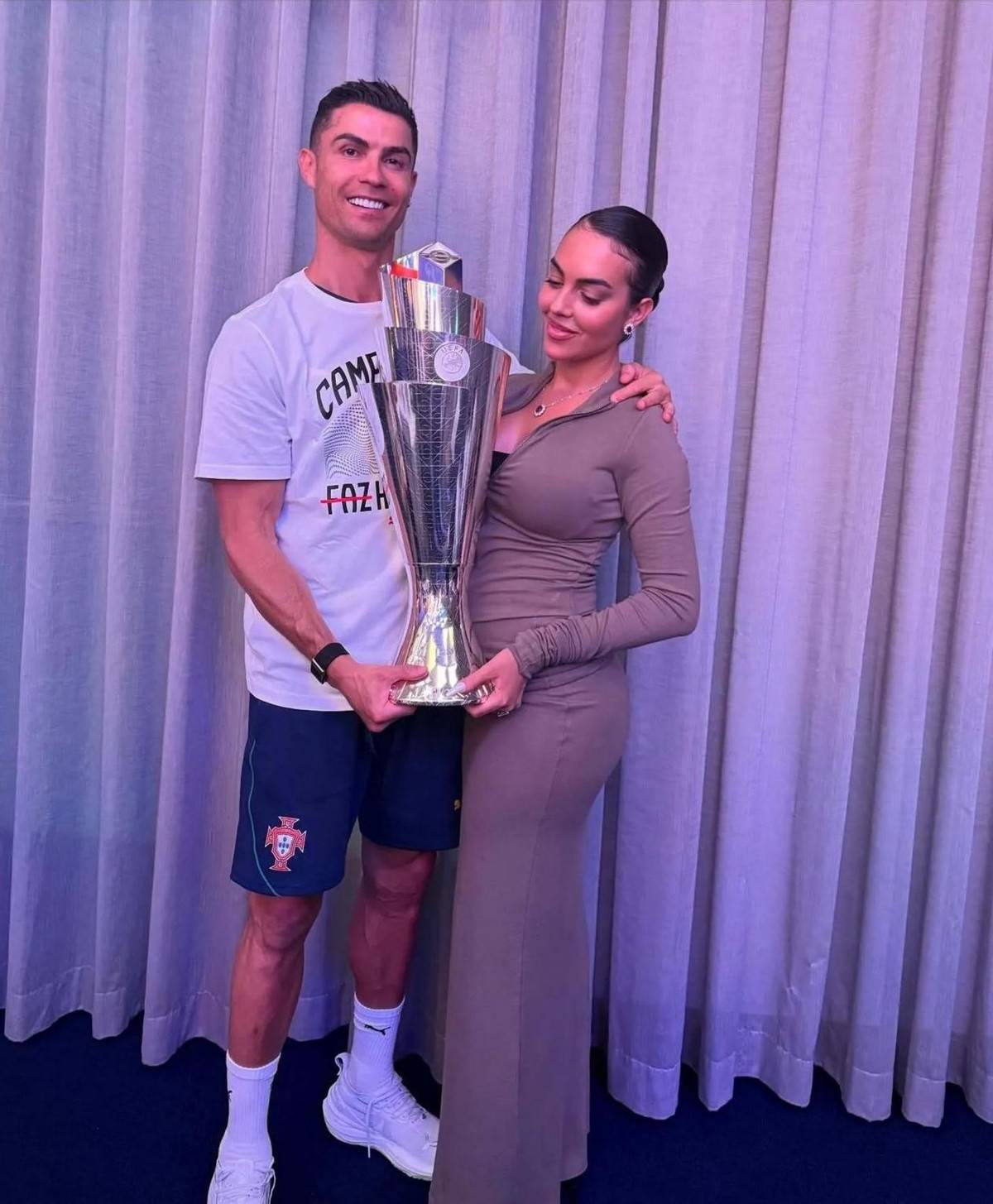 关于欧国联冠军奖杯诞生：冠军队员欢欣鼓舞的信息