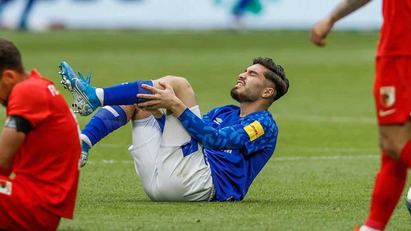 九州娱乐-关于沙尔克连续不胜，降级区压力增大的信息