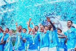 曼城取胜在望，英超排名逐渐攀升(英超曼城球队名单)