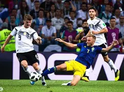 瑞典队在比赛中展现出色的团队合作(瑞典队队员)