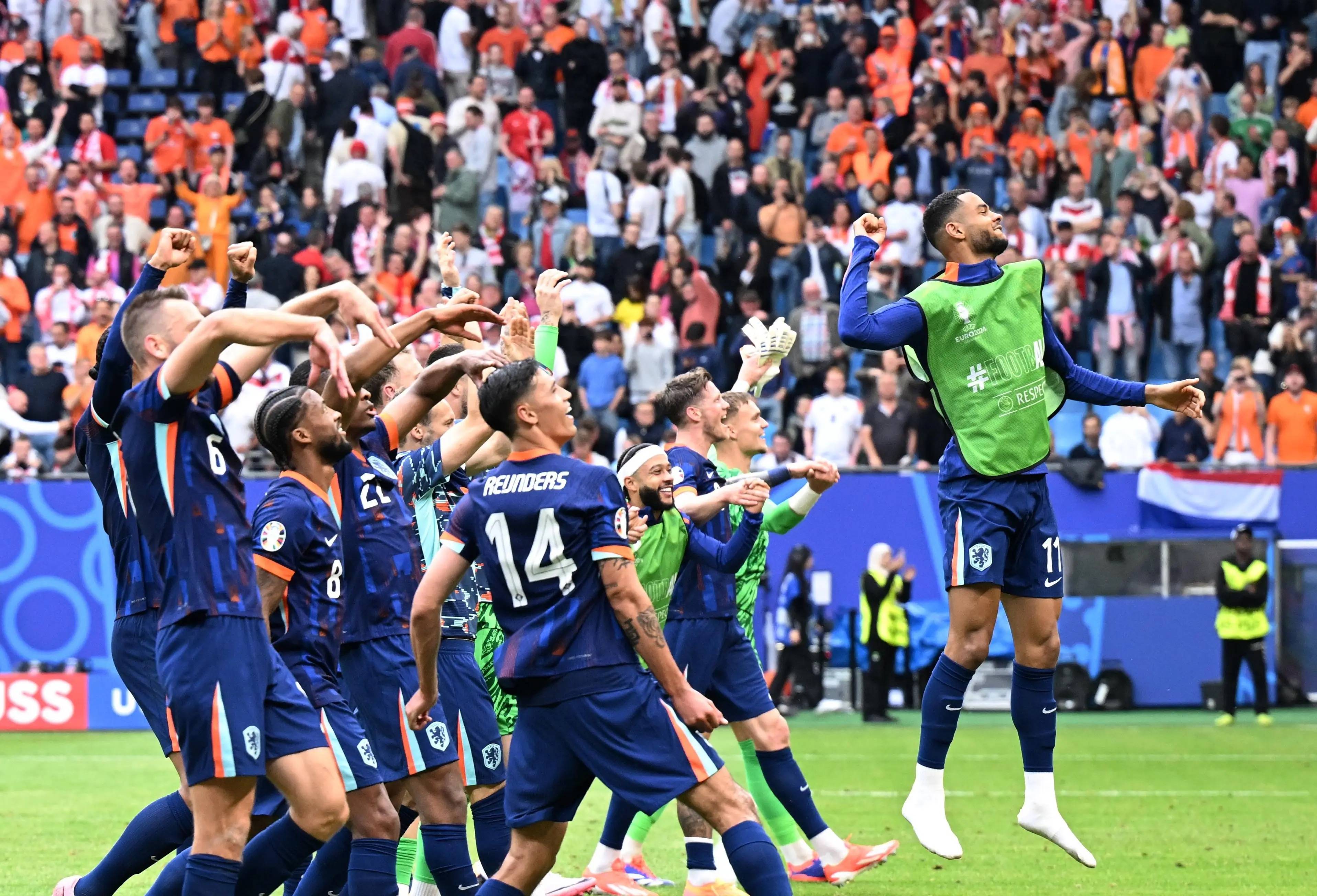 包含沃尔夫斯堡爆冷击败霍芬海姆，在客场取胜的词条